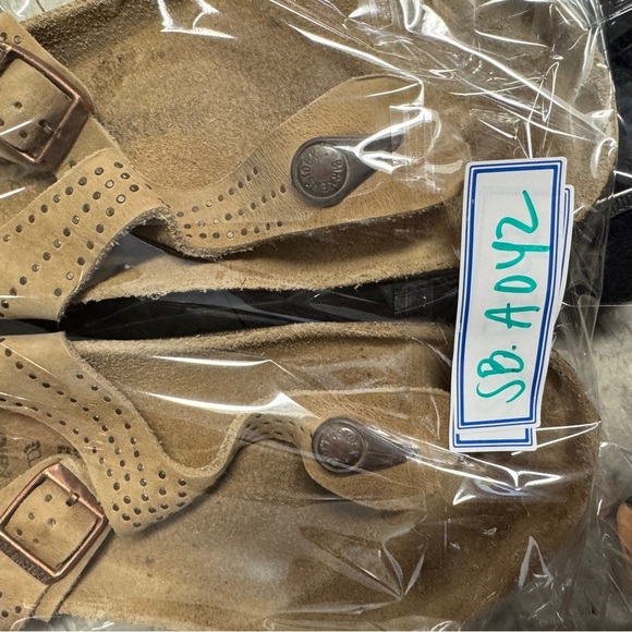 Birkenstock Gizeh Sandals Tan Suede Size 42 Studded Thong Comfort Summer Casual - Picture 4 of 16